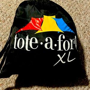 Tote a fort XL, 4 tarps and 4 sandbags with straps